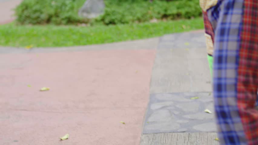 Artist using a Chinese yoyo with excellent dexterity, Chinese yoyo in action and with a lot of experience for a children
