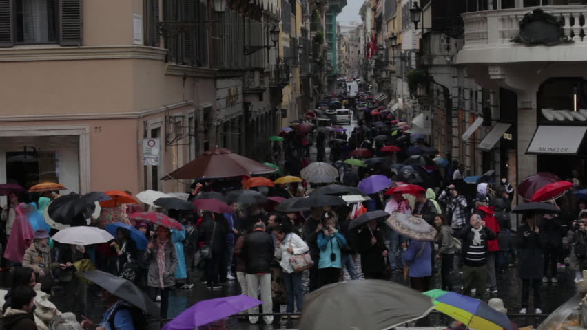 Tilt shot of crowded Via dei Condotti