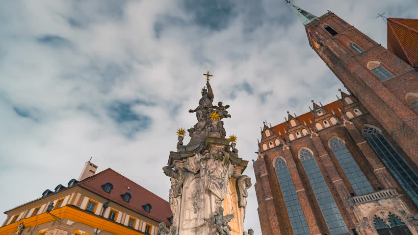Monument of John of Nepomuk and church of the Holy Cross in Wrocław night time lapse