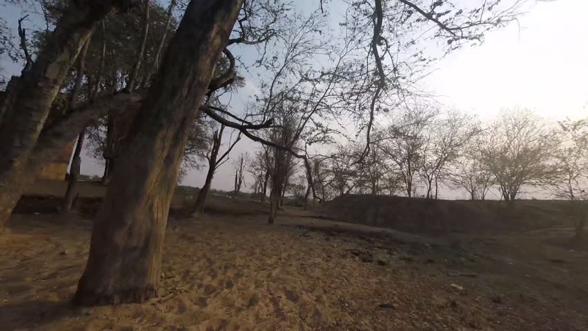 Orbit girl at ruins I took my girlfriend to visit. Ancient palace in Thailand It is said that this palace is a place of refuge for powerful people in Thailand who used to stay during the communist era