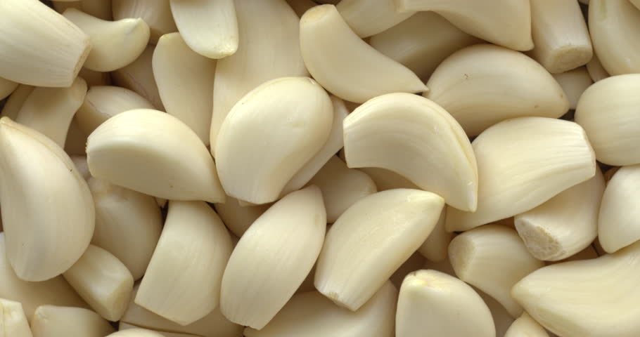Top view of a lot of peeled garlic cloves as an abstract food pattern; Table spin.