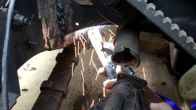 Steel welding clips,Steel welding footage,car engine Steel welding