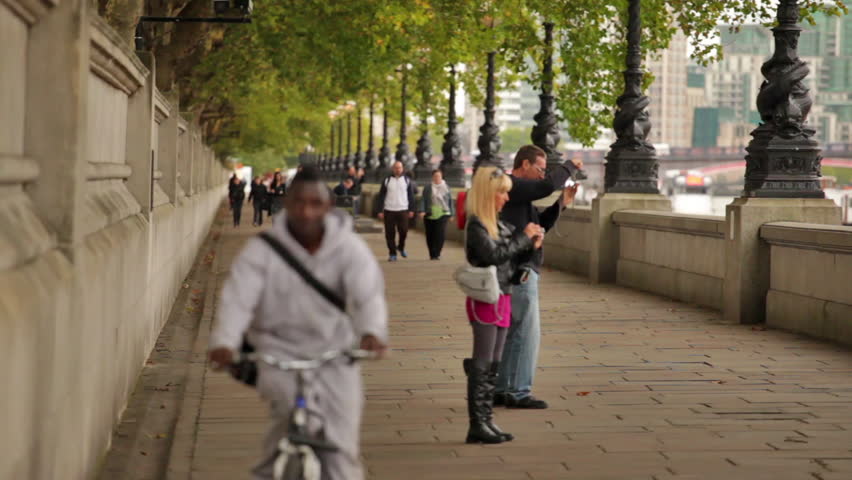 LONDON - OCTOBER 7, 2011:  Unidentified people at the Victoria Embankment