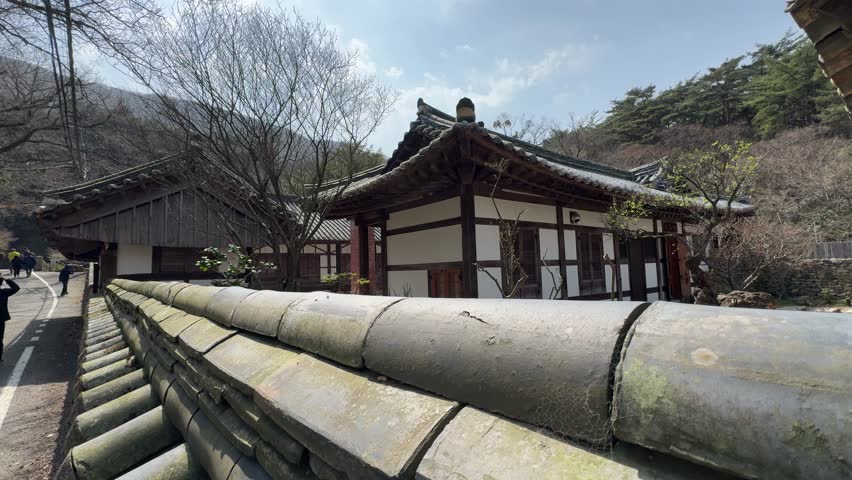 Korea’s first inn, Yuseonggwan, located in Daeheungsa Temple.