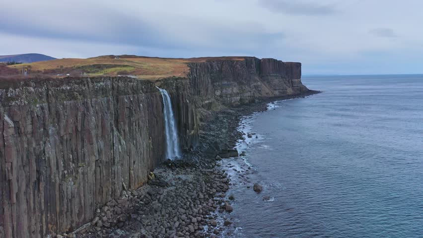 Kilt Rock Waterfall, a must-visit spot in Scotland