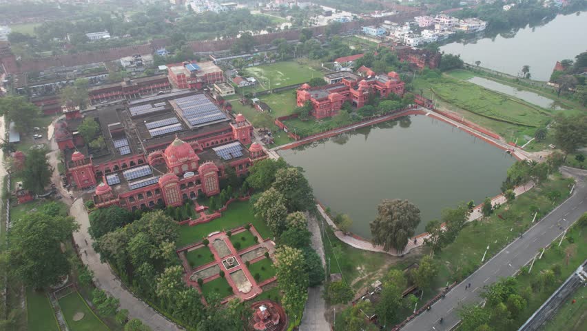 Darbhanga Fort is also called Ram Bagh Fort, because it is situated in Rambagh Palace inside the fort. Rambagh campus is surrounded by walls and covers about 85 acres.