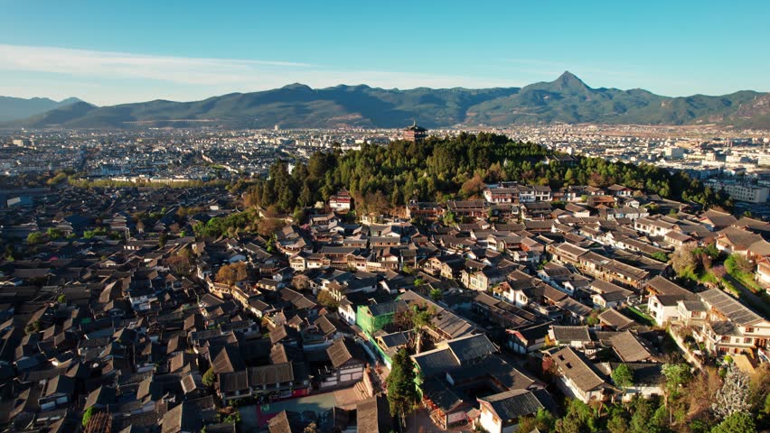 Lijiang Ancient Town: A Cluster of Classical Chinese Architecture in Yunnan's Ethnic Tourism Scenic Area, Captured by Drone in the Early Morning






