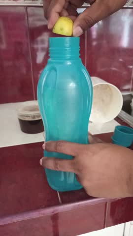 Homemade serum to combat dehydration based on honey, salt, lemon, water, baking soda