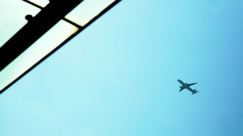 The Plane Is Landing Take の動画素材 ロイヤリティフリー Shutterstock The Plane Is Landing Take の動画素材 ロイヤリティフリー Shutterstock