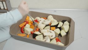 The video shows a child playing with a tray of sliced vegetables, developing motor skills and nutritional knowledge. Suitable for children's educational videos and advertising for children's food