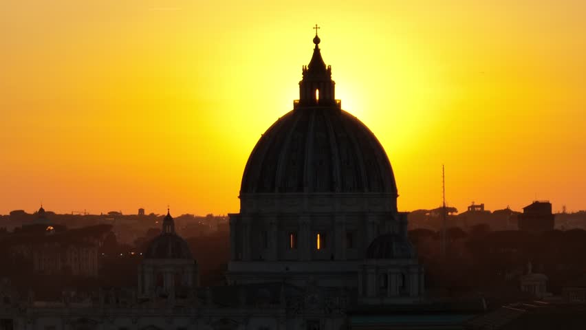 10 different aerial clips on the domes of the churches of Rome.
A mix of aerial shots of the most important churches in Rome: St. Peter