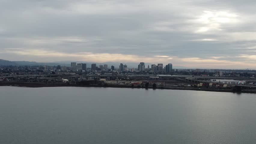 Slow Zoom In of a view of Oakland California.
