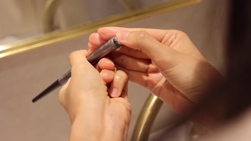 Cleaning makeup brushes, washing makeup tools