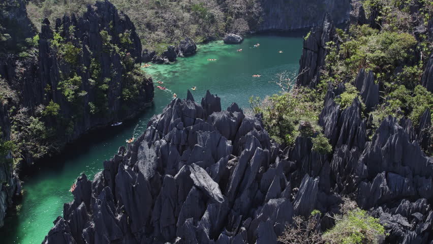 a big lagoon in El Nido Drone flies around cliffs