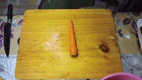 Video tutorial on how to cut carrots.