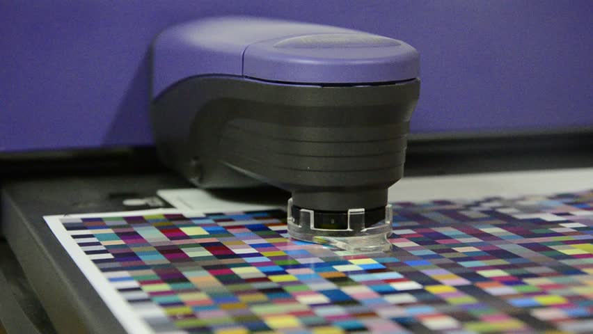 Press shop, spectrophotometer robot measurement of color patches in prepress on