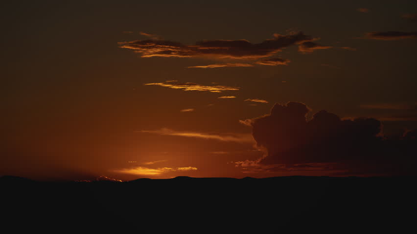 Radiant Sunrise over Open Horizon Establishing Shot Timelapse
