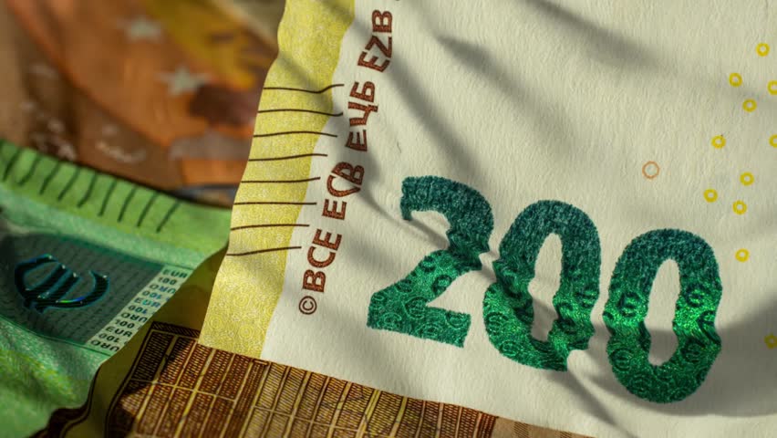 200 EURO, 200 EURO Flying, European 200 Dollar Animation Banner