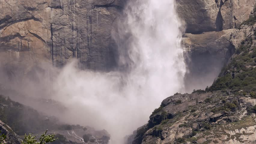 Yosemite National Park lower Yosemite Falls