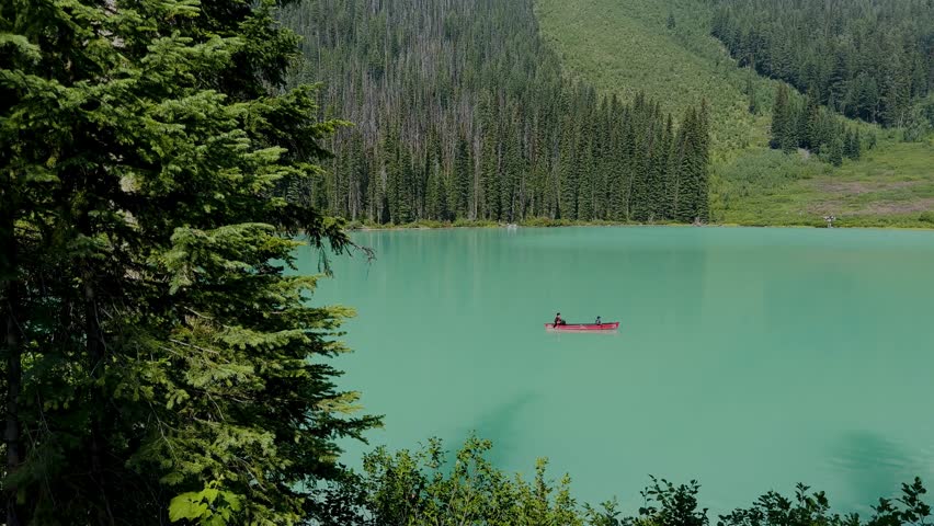 Emerald Lake is located in Yoho National Park in Canada. Famous for its emerald color and the splendid view of the Canadian Rockies that frame it. Canoe excursion with family. Trekking to the lake.

