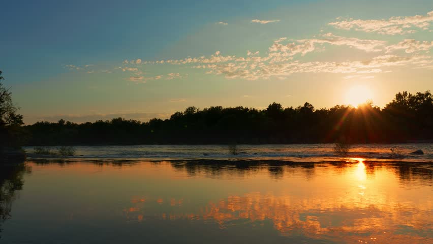 Fantastic Motionlapse on the river at sunset.