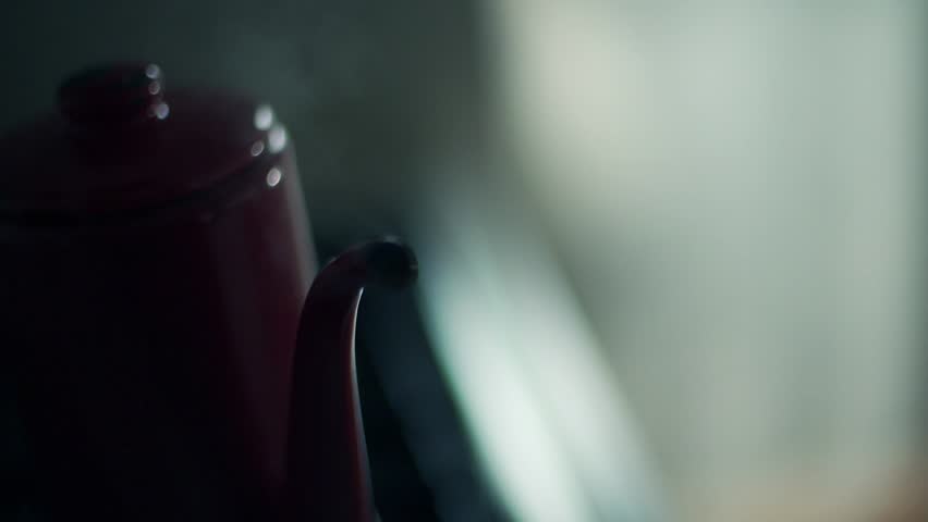 Kettle steam boiling