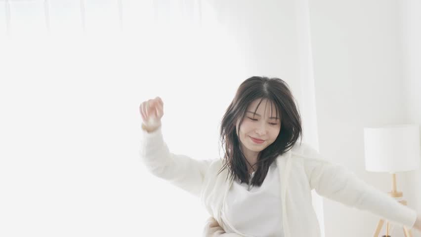 A woman who wakes up and stretches