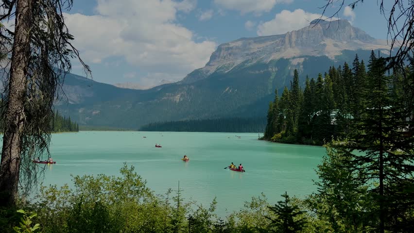 Emerald Lake is located in Yoho National Park in Canada. Famous for its emerald color and the splendid view of the Canadian Rockies that frame it. Canoe excursion with family. Trekking to the lake.

