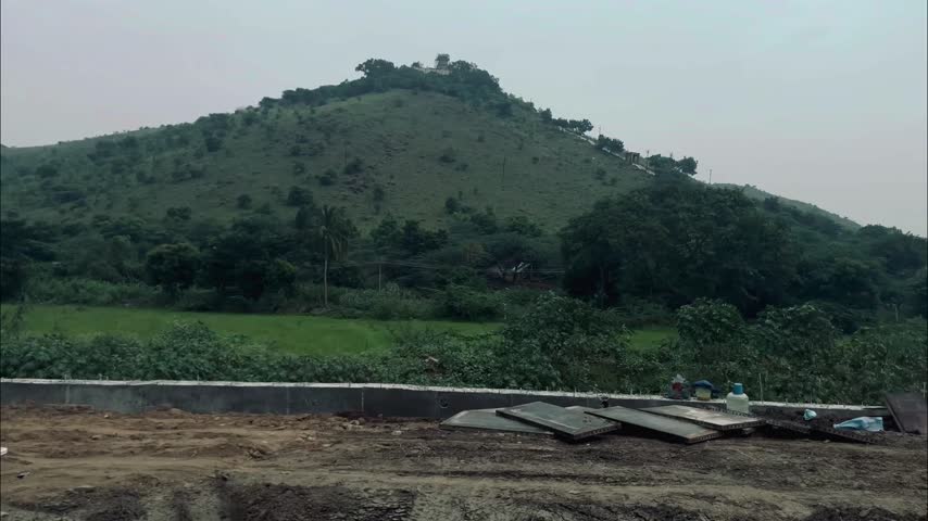 Closer look at South Indian mountains from a moving car