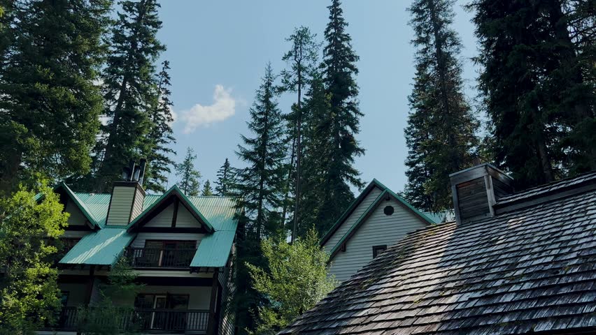 Emerald Lake is located in Yoho National Park in Canada. Famous for its emerald color and the splendid view of the Canadian Rockies that frame it. Canoe excursion with family. Trekking to the lake.
