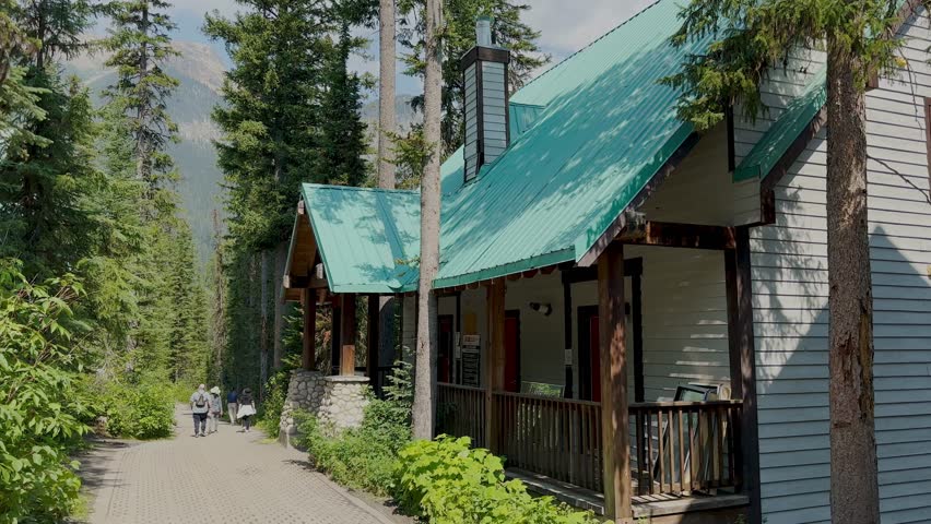 Emerald Lake is located in Yoho National Park in Canada. Famous for its emerald color and the splendid view of the Canadian Rockies that frame it. Canoe excursion with family. Trekking to the lake.
