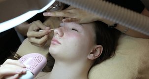 The process of eyelash extensions in the salon