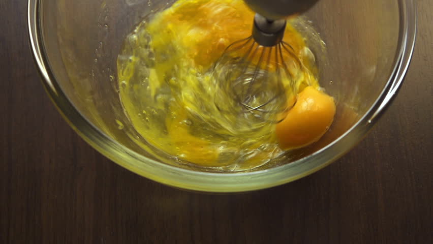 Scrambling Eggs with Whisk 