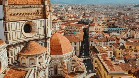 Florence seen from above, reveals a tapestry of picturesque architecture, weaving history and beauty under the Italian sun
 Szerkesztői stockvideó