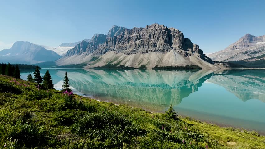 Bow Lake is a small glacial lake, located in western Alberta, Canada. It is located on the Bow River. Crystal clear water. It is located in Banff National Park.

