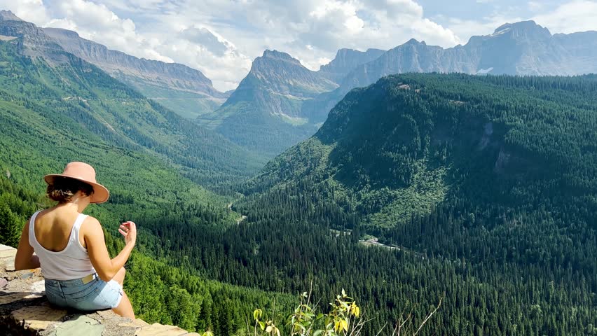 Glacier National Park in Montana on the border with Canada. Crossing Going to the Sun Road. Green valleys, spectacular mountain peaks, mountain goats. Glacial lakes.