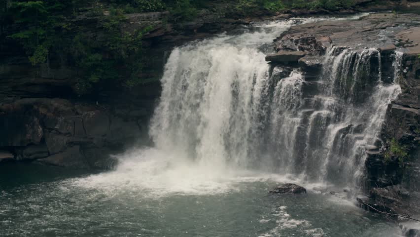 Experience the tranquil beauty of Little River Canyon’s waterfalls in Alabama. This stunning video captures the cascading waters of Little River Falls, the picturesque scenery of Grace’s High Falls, 