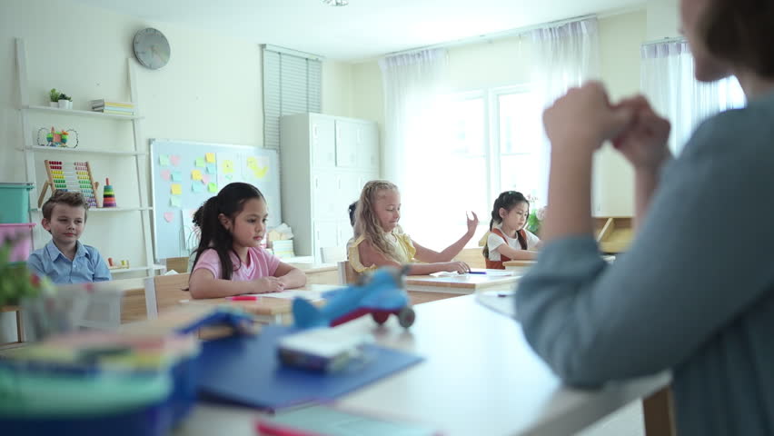 Teachers are fed up with children's mischievous behavior in the classroom.