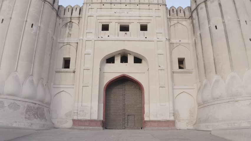 Alamgiri Gate | Badshahi Mosque | Mughal Architecture | Historical Buildings in Pakistan
