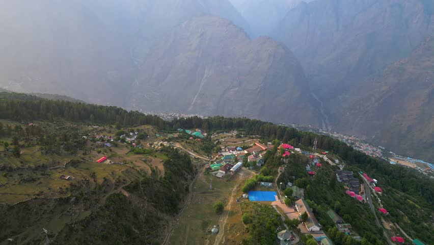 Auli in Summer Known as the skiing capital of India, Auli ensures an unforgettable skiing experience amidst its pristine beauty.