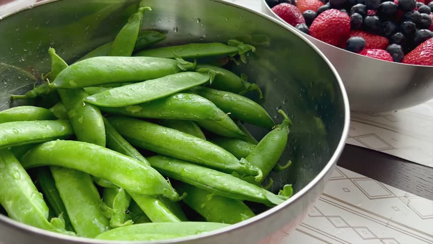 Green peas in pods in a bowl