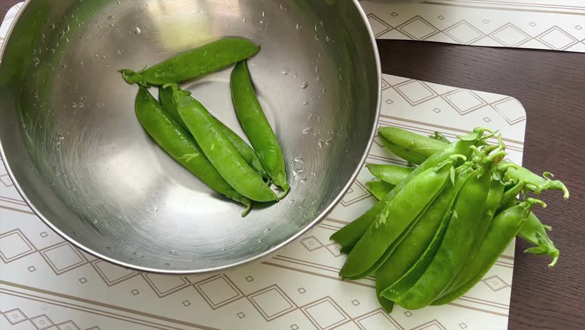 Green peas in pods in a bowl
