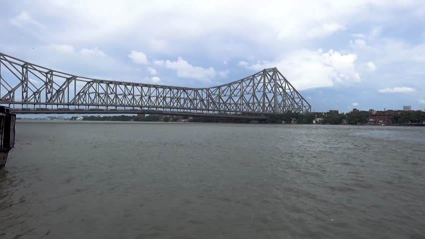 The beautiful Rabindra Setu which connects Kolkata to Howrah has today become an icon of Bengal