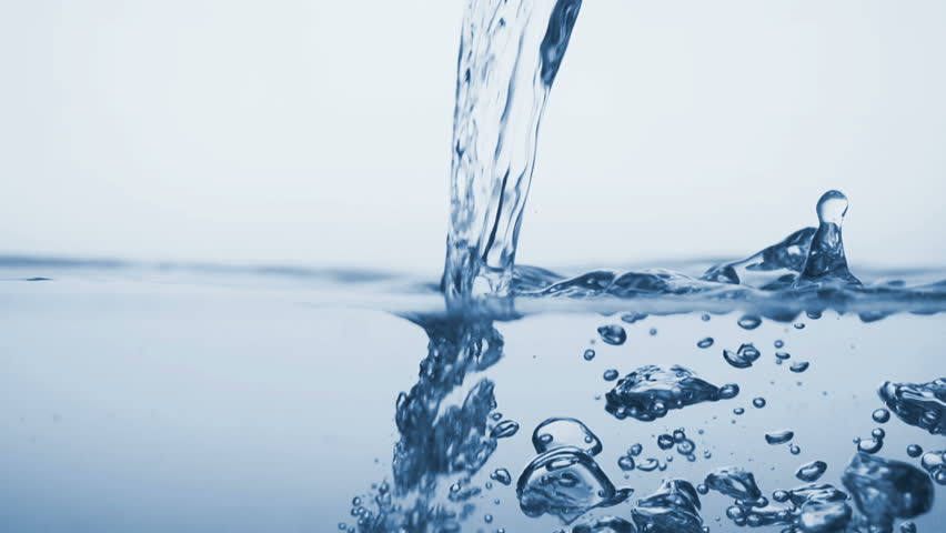 Вода в ладонях. Тазик с водой. Заливают их водой когда вода. Заливают их водой когда вода. Вода из крана.