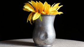 sunflower in a vase rotates on the turntable. 4k video capture - Powered by Shutterstock - Get 15% off with code: PIKWIZARD15