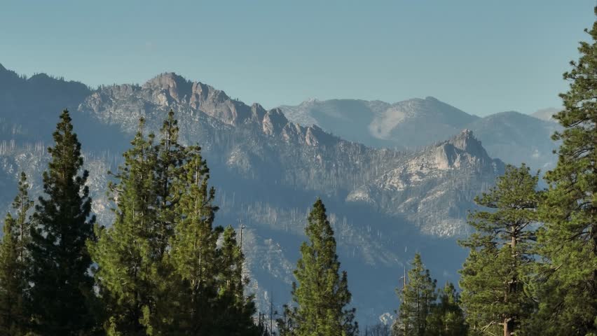 A beautiful view of Sequoia Kings Canyon National Park in California