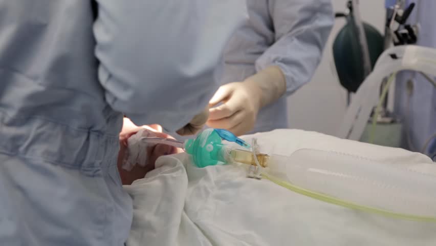 Medecine, treatment, clinic. During a medical operation. A doctor in the operating room performs surgery on a patient. Appendicitis. 