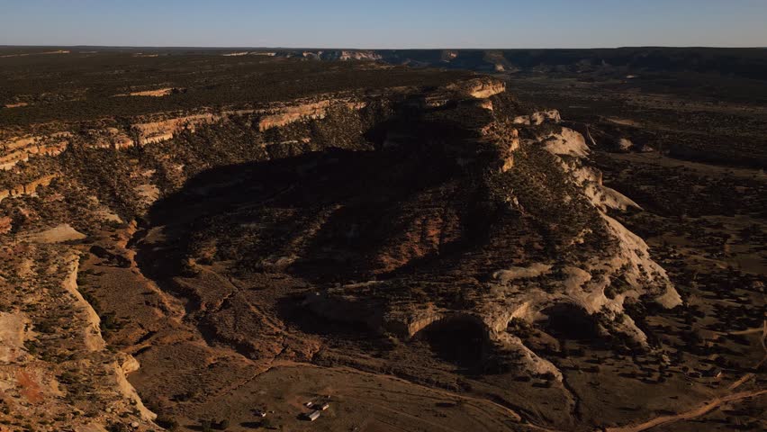 Immense planteau in an arid environment seen from heights