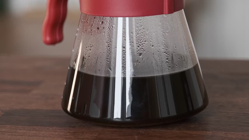 Making filter coffee in a glass carafe