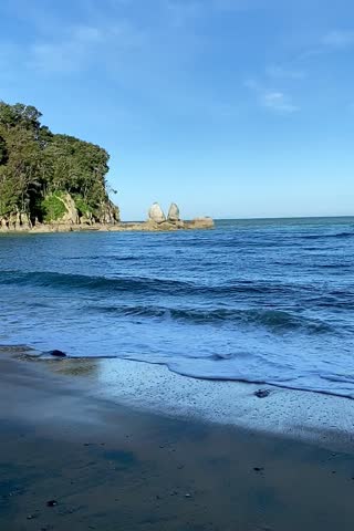Split Apple Rock, Able Tasman National park,Nelson New Zealand 
